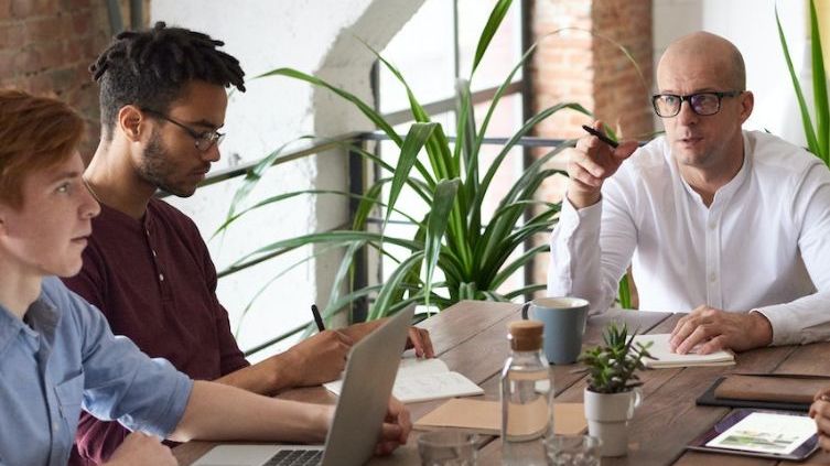 Nieuwe kijk op werkplekken door het hybride werken