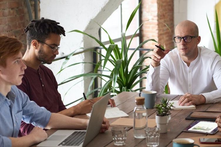 Nieuwe kijk op werkplekken door het hybride werken
